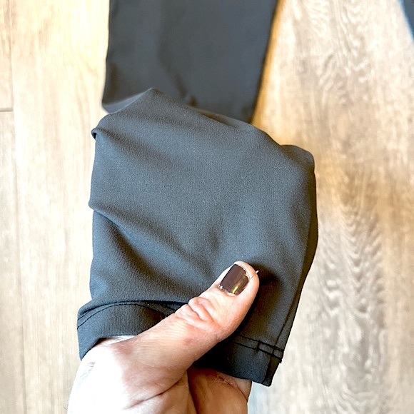 GYMSHARK โข Nikki Blackketter Cross-Waist Leggings โข Size Medium โข Black + Grey - Picture 12 of 15